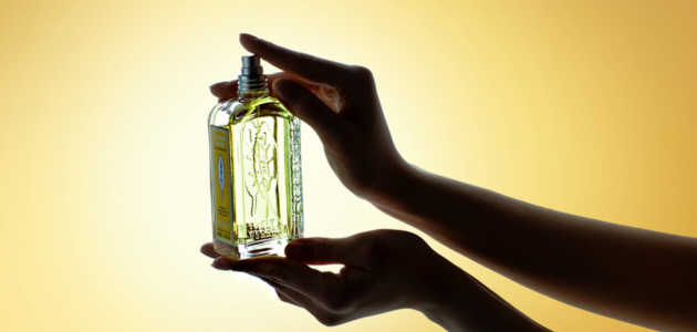 1. Applica il profumo con delicatezza, senza strofinare