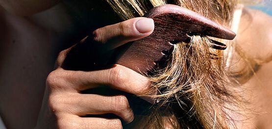 pettinare i capelli