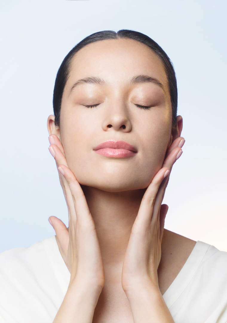 Applicare il siero viso
